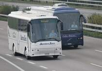 Bova Futura de la maison Amadeus Tours dpass par par Volvo 9700 de la maison Erika Reisen photographis le 05.09.2012 prs de Berne