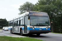 Stadtbus der STM (Société de transport de Montréal), aufgenommen im Parc du Mont-Royal in Montreal, August 2012.