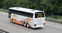van Hool de la maison Redline SA Marchetti photographi� le 08.07.2012 en direction de B�le