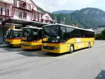 Postauto - Mercedes Integro  BE 417870 und UR 9105 und NAW  BE 401568 bei der Postautostation in Meiringen am 11.09.2012