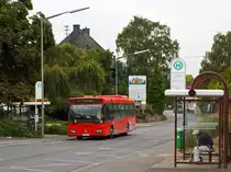 Ein Mercedes-Benz Bus der Firma Walter Knautz im Auftrag der DB Bahn Westfalenbus als Linie R 44 (Neunkirchen/Siegerl. > Burbach), hier am 21.09.2012 an der Haltestelle Neunkirchen / Postamt.