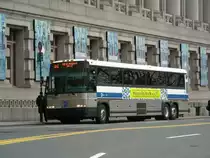 MTA, New York. MCI D4500 (Nr.3099) in New York, Battery Park/State Street.