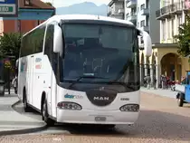 Reisecar  MAN Irizar vor dem Bahnhof in Bellinzona am 18.09.2012