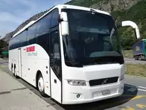 Volvo 9700 aux couleurs Globus photographi� en ao�t 2012 pr�s de Martigny