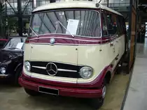 Mercedes Benz O319D in Normalausf�hrung. Der O319, wurde als Standardbus in den Jahren 1961 - 1968 produziert. Als Luxusreisebus war der O319 bereits 1956 vorgestellt worden. Der 4-Zylinderdieselreihenmotor leistet 43 PS aus 1.897 cm� Hubraum. Classic Remise D�sseldorf am 06.10.2012.