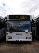 Ein Mercedes-Benz O 405 GN2 von Busverkehr Zipper GmbH, abgestellt auf einem Parkplatz in Hettenleidelheim am 03.10.2012. Werktags wird das Fahrzeug im Schlerverkehr eingesetzt.
Ehemaliger Bus der Technischen Werke Kaiserslautern.