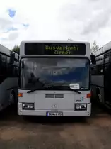 Ein Mercedes-Benz O 405 GN2 von Busverkehr Zipper GmbH, abgestellt auf einem Parkplatz in Hettenleidelheim am 03.10.2012. Werktags wird das Fahrzeug im Sch�lerverkehr eingesetzt.
Ehemaliger Bus der Technischen Werke Kaiserslautern.