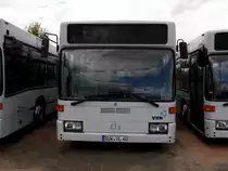 Ein Mercedes-Benz O 405 GN2 von Eistal-Bus GmbH, abgestellt auf einem Parkplatz in Hettenleidelheim am 03.10.2012. Werktags wird das Fahrzeug im Sch�lerverkehr eingesetzt.

Besonderheit: Elektrische Innenschwenkt�ren