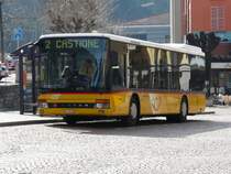 Postauto - Setra Bus  TI 215324 eingeteillt auf der Linie 2 nach Castione am warten bei der Haltestelle vor dem Bahnhof in Bellinzona am 23.02.2008