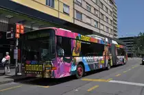 NAW Trolleybus mit der Betriebsnummer 90 und der Vollwerbung f�r die Boutique Metro auf der Linie 1 beim Bahnhofplatz. Die Aufnahme stammt vom 24.05.2012.