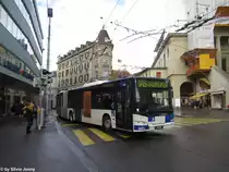 tl Nr. 609 (Neoplan Centroliner Evolution N4522) am 6.11.2012 in Lausanne, Rue Neuve auf der Linie 2. Da die Linie 2 an der Expo Beaulieu vorbeif�hrt, zeigen die Busse der Linie 2 jeweils an, wenn dort eine Messe standfindet.