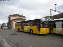 Postauto/Regie Yverdon-les-Bains VD 510 311 (Volvo 8700) am 6.11.2012 beim Bhf. Moudon.