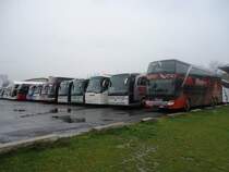 Setra 431 DT de la maison G�ssi photographi� avec d'autres v�hicules sur la place de parc r�serv�e aux nombreux bus convoyant les visiteurs de la Ziebelem�rit � Berne le 26.11.2012