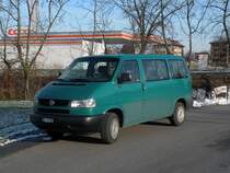 VW Bus Bl 45228 Und der Betriebsnummer 45 der AAGL beim Aquabasilea in Pratteln. Die Aufnahme stammt vom 12.12.2012.