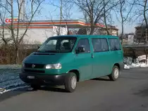 VW Bus Bl 45228 Und der Betriebsnummer 45 der AAGL beim Aquabasilea in Pratteln. Die Aufnahme stammt vom 12.12.2012.