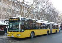 Der Citaro der SSB S-SB 7168 steht kurz vor seiner Abfahrt am Schlo�platz in Stuttgart Am 08.12.12