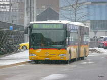 Postauto - Mercedes Citaro BE  611734 am warten in Zollikofen am 20.12.2012