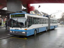 VBZ - Mercedes O 405 GTZ Trolleybus  Nr.115 unterwegs auf der Linie 32 in Z�rich am 23.12.2012