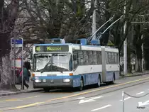 VBZ - Mercedes O 405 GTZ Trolleybus  Nr.142 unterwegs auf der Linie 46 in Z�rich am 23.12.2012