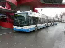 VBZ - Hess-Swisstrolley BGGT-N2C  Nr.68 unterwegs auf der Linie 32 in Z�rich am 23.12.2012