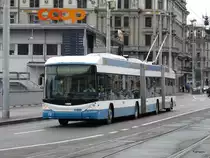 VBZ - Hess-Swisstrolley BGGT-N2C  Nr.77 unterwegs auf der Linie 31 in Z�rich am 23.12.2012