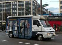 Der Renault Master T 35 (Ex BVB 857) wird nach der Ausmusterung bei den Basler Verkehrsbetrieben bei der Polizei Basel-Stadt weiter als Infomobil genutzt. Die Aufnahme stammt vom 29.11.2012.