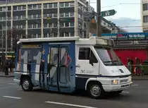 Der Renault Master T 35 (Ex BVB 857) wird nach der Ausmusterung bei den Basler Verkehrsbetrieben bei der Polizei Basel-Stadt weiter als Infomobil genutzt. Die Aufnahme stammt vom 29.11.2012.