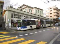 tl Nr. 608 (Neoplan Centroliner Evolution N4522) am 15.12.2012 in Lausanne, Rue-Neuve. Infolge eines Verkehrskollapses fuhr die Linie 22 nicht zum Flon, sondern zum Riponne-M.B�jard, hier zu wurde auch durch die steile Rue du Valentin gefahren.