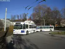 tl Nr. 762+914 (NAW/Lauber + Hess/Lanz & Marti) am 29.12.2012 in Lausanne, Desert. Mit der Ablieferung der neuen Swisstrolley 4 sollen auf der Linie 2 nur noch Gelenktrolleybusse fahren.