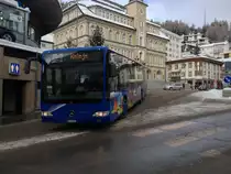 Engadin Bus, Mercedes-Benz Citaro (GR 156933) am 02.01.2013 beim Schulhausplatz in St. Moritz. Der Bus ist auf der Linie 2 Richtung Maloja unterwegs.