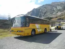 Parkplatz San Gottardo Sept 2011
Neoplan Ti 120 622 Im Hintergrund Saurer L4C von Oldie-Tours Z�risee