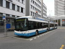 VBZ - Hess-Swisstrolley BGGT-N2C Nr.77 unterwegs auf der Linie 32 in Zrich am 01.01.2013