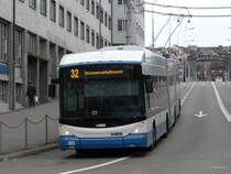 VBZ - Hess-Swisstrolley BGGT-N2C Nr.80 unterwegs auf der Linie 32 in Zrich am 01.01.2013