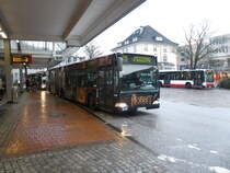 Ein Mercedes Citaro Gelenkbus Wagen 7208 Bj.2002 der HHA am Bahnhof Altona (3.1.13)