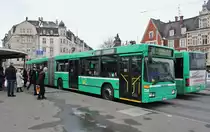 BVB MB 405GN Nr. 734 auf der Linie 34 bei der Haltestelle Basel Wettsteinplatz, 13.02.2013.