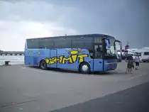 Van Hool T911 von Voyages Schmit aus Luxemburg im Stadthafen Sassnitz am 11.07.2012