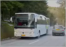 (SL 5011)  Auf den trockenen Stra�en wirbelt dieser M-B Integro  der Firma Ross (Sales Lentz Group) sehr viel Salz staub auf, gesehen in der N�he von Wiltz am 21.02.2013.