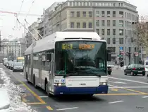 tpg - Hess-Swisstrolley BGT-N2C  Nr.745 unterwegs auf der Linie 19 in der Stadt Genf am 14.02.2013