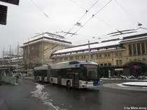 tl Nr. 868 (Hess Swisstrolley 4 BGT-N2C) am 12.2.2013 beim Bahnhof Lausanne. 