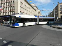 tl - Hess Swisstrolley BGT-N2C Nr.869 unterwegs auf der Linie 21 in der Stadt Lausanne am 16.02.2013