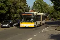 Abends kommt es in M�lheim zu �nderungen im Fahrtverlauf der Busse. Im konkreten Fall f�hrt der 020 bis Stadtmitte als Linie 131 und schildert danach auf Linie 124 nach Oberhausen-Wehrstra�e um. Am 24.5.2011 war der Tag lang genug, um diese Fahrt noch im Licht festzuhalten