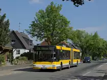 Dass meine Busfotos mal historisch sein w�rden, h�tte ich auch nicht gedacht. So ist der 017 heute nicht mehr im Bestand der MVG. Am 2.5.2011 war er es noch und l�sst gerade die (H) Oemberg hinter sich