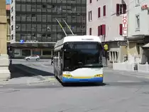 Ausgemustert? Solaris Trollino 12, Nr. 131, am 25.5.2012 beim Bahnhofplatz in La Chaux de Fonds.