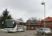 5.4.2013 Seebad Ahlbeck. Setra Reisebus vor dem Bahnhof. Wer den genauen Bustyp kennt - wird gerne berichtigt.