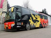 SETRA S416GT-HD wartet vorm Hotel in Ried i.I. auf die Mannschaft des FC Admira Wacker Mdling; 130406