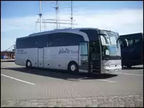 Mercedes Travego von W�rlitz Tourist aus Deutschland in Stralsund vor dem Ozeaneum am 03.08.2012

