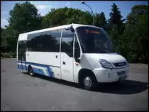 Iveco Kleinbus der Kraftverkehrsgesellschaft mbH Ribnitz-Damgarten im ZOB Stralsund am 03.08.2012

