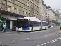 tl Nr. 870 (Hess Swisstrolley 4 BGT-N2C) am 27.3.2013 in Lausanne, Riponne-M.B�jard. Mit dem Bild, des zum Zeitpunkt der Aufnahme neusten Buses der tl, m�chte ich die umfangreiche Bilder-Serie aus der Westschweiz abschliessen, da ich seit Anfangs April wieder in der Deutschschweiz arbeite und wohnhaft bin. Ich hoffe, euch haben die Bilder aus der Romandie gefallen.