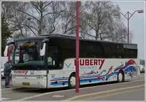 (HU 3008)  Van Hool T915 Altino, am 20.04.2013 als Linienbus im Einsatz, aufgenommen an der Bushaltestelle beim Bahnhof in Petange. 
