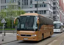 Dieser VOLVO 9700 Reisebus fuhr am 10.05.2013 nahe dem Bahnhof Br�ssel Midi an mir vorbei.